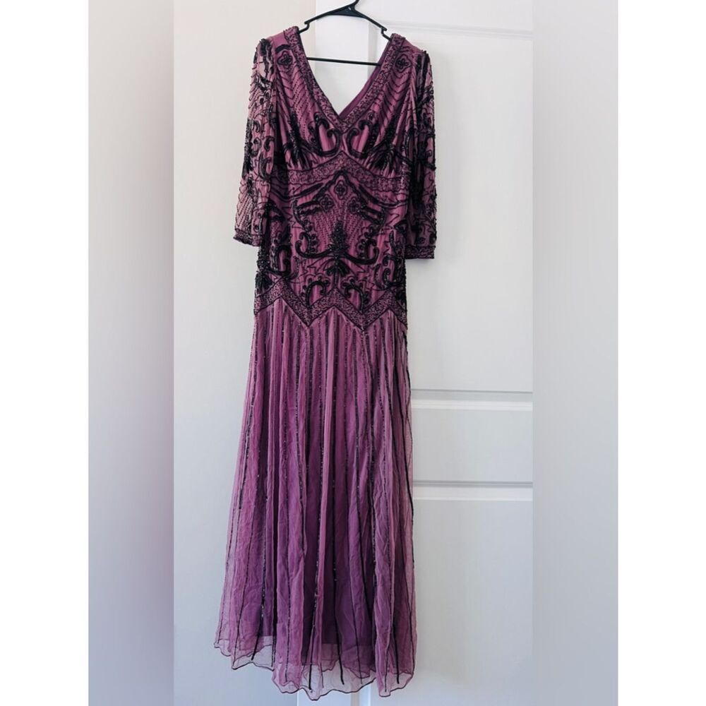 Pisarro Nights Mauve Embellished V-Neck Evening Gown size 8 NWT